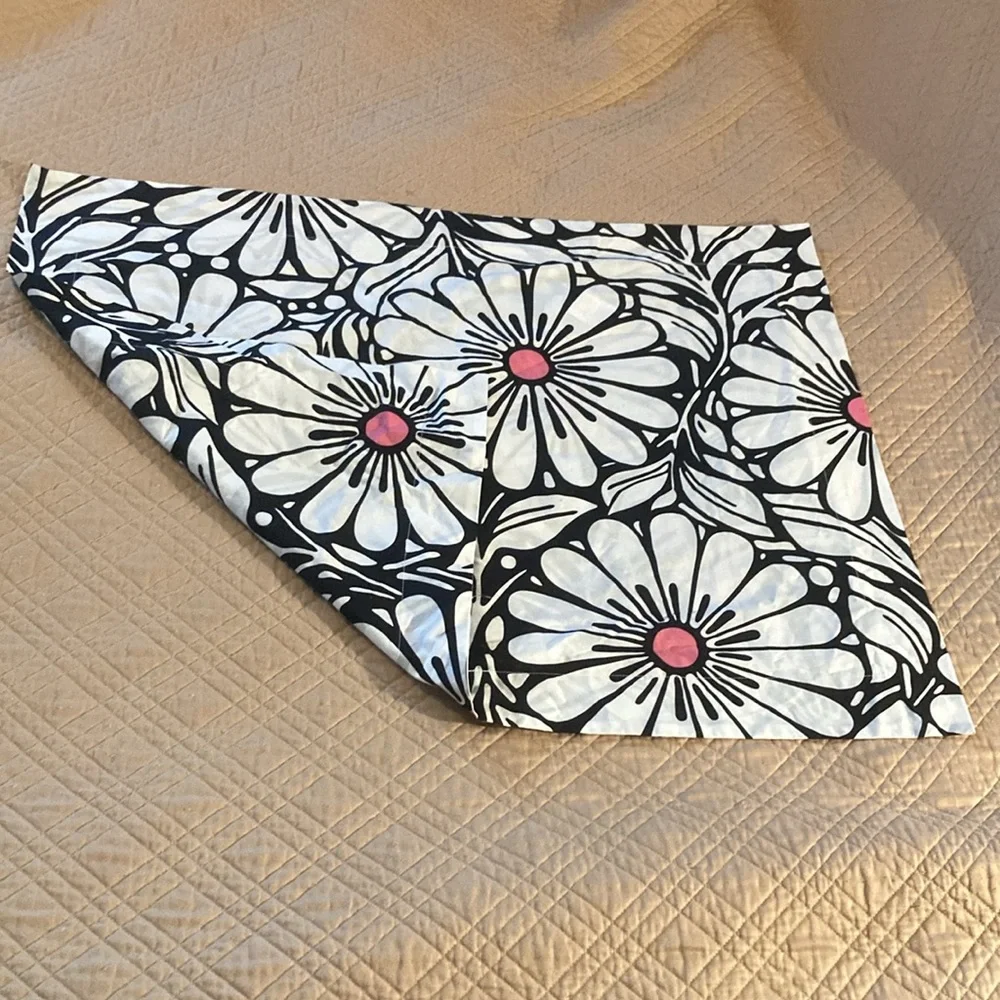 POTTERY BARN Teen Pillow Case Floral  Envelope Fold Over Closure Standard
